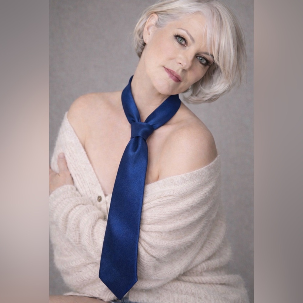 💯 % silk tie blue it’s got a little bit of a shimmery to it